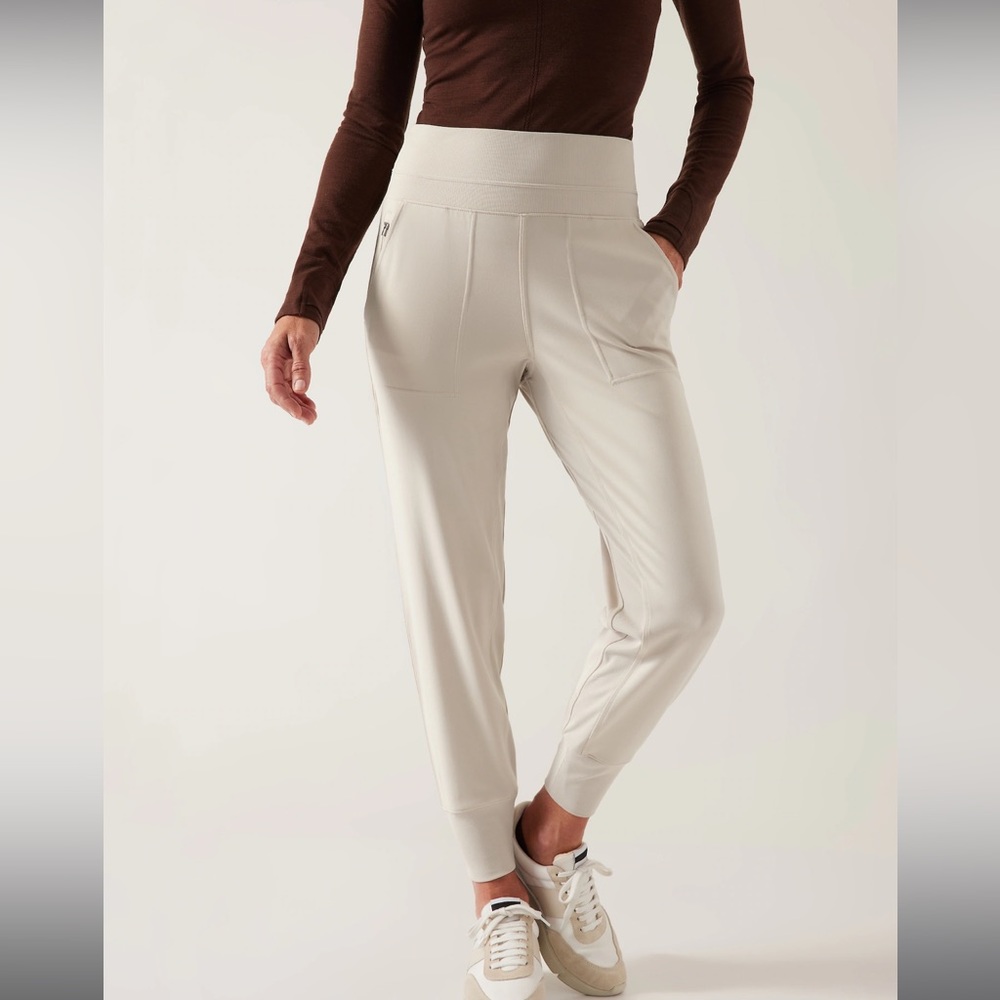 ATHLETA Venice Jogger, size M, Abalone Grey